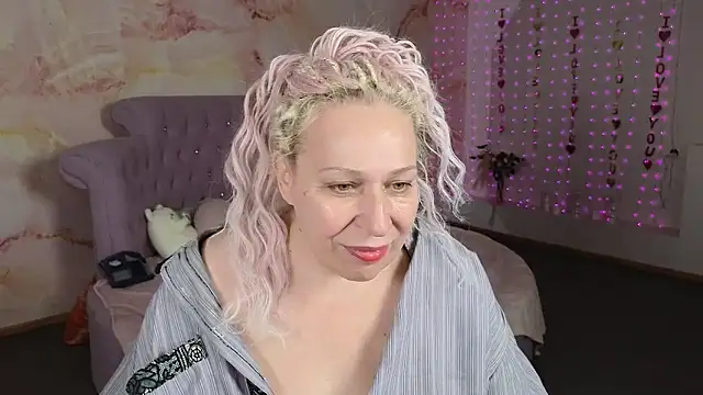 Snapshot of Penelope_Pinky chatting on October 1, 11:58 am Penelope Pinky online show from October 1, 11:58 am