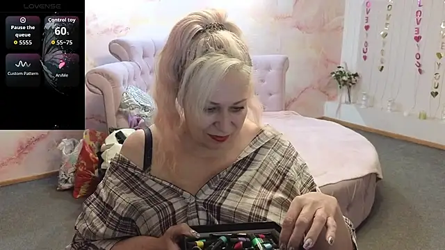 Penelope Pinky online show from April 14, 11:15 am