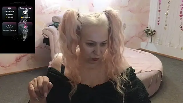 Penelope Pinky online show from April 1, 11:00 am