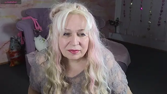 Penelope Pinky online show from May 29, 12:00 pm