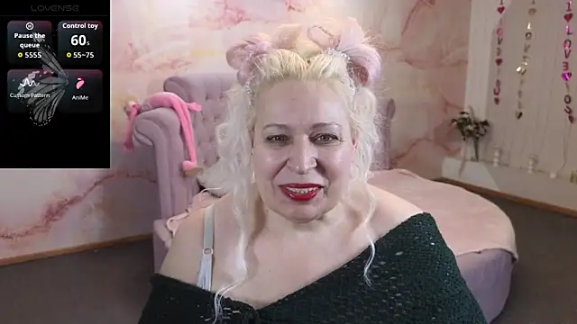 Penelope Pinky online show from April 30, 12:45 pm