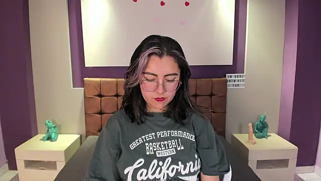 Snapshot of mila_mendoza chatting on March 5, 3:29 pm mila mendoza online show from March 5, 3:29 pm