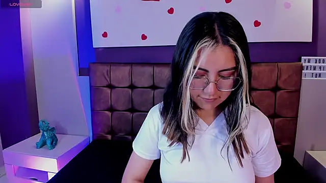 Snapshot of mila_mendoza chatting on February 20, 12:25 pm mila mendoza online show from February 20, 12:25 pm