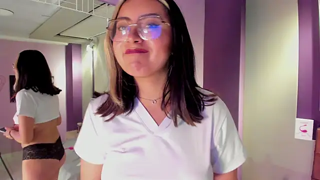 Snapshot of mila_mendoza chatting on March 21, 3:35 pm mila mendoza online show from March 21, 3:35 pm