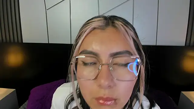 Snapshot of mila_mendoza chatting on January 19, 7:37 pm mila mendoza online show from January 19, 7:37 pm