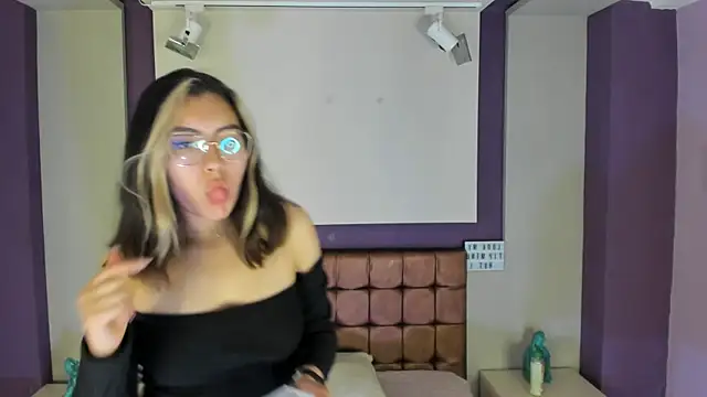 Snapshot of mila_mendoza chatting on March 16, 12:33 pm mila mendoza online show from March 16, 12:33 pm