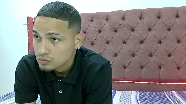 Snapshot of lau_hotfox chatting on January 30, 1:44 am lau hotfox online show from January 30, 1:44 am