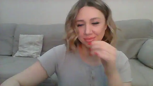 VickyLove047 online show from March 18, 3:45 am