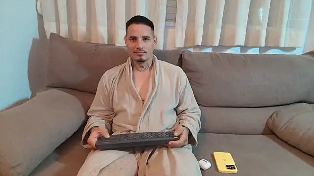 Snapshot of Geishastudios chatting on December 17, 8:52 am Geishastudios online show from December 17, 8:52 am