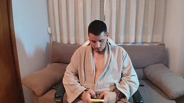 Snapshot of Geishastudios chatting on January 12, 8:43 am Geishastudios online show from January 12, 8:43 am