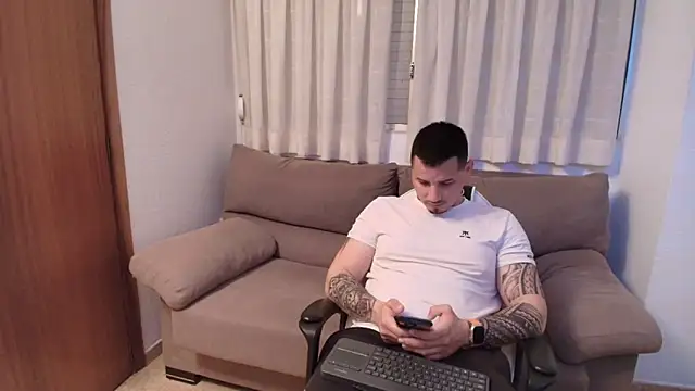 Snapshot of Geishastudios chatting on March 4, 8:11 am Geishastudios online show from March 4, 8:11 am