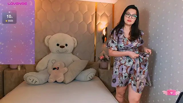 Snapshot of ZarifaBev chatting on February 6, 6:24 pm ZarifaBev online show from February 6, 6:24 pm