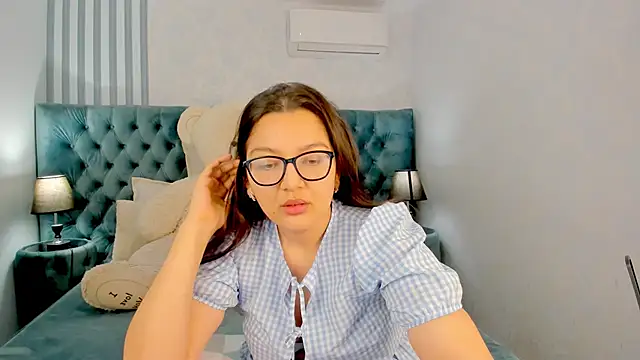 Snapshot of ZarifaBev chatting on October 18, 1:57 pm ZarifaBev online show from October 18, 1:57 pm