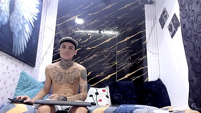 Snapshot of exotic_hot_couple chatting on June 25, 8:58 pm exotic hot couple online show from June 25, 8:58 pm