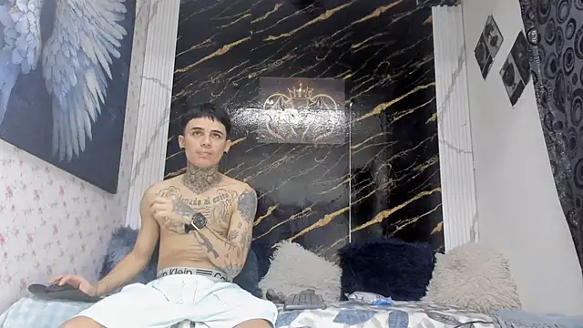 Snapshot of exotic_hot_couple chatting on July 17, 8:17 pm exotic hot couple online show from July 17, 8:17 pm