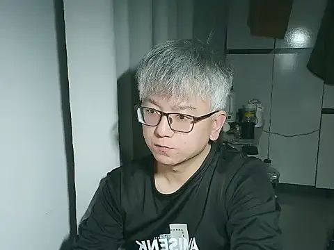 leoUSIR online show from December 5, 2:48 pm