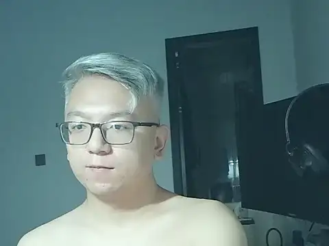 Snapshot of leoUSIR chatting on September 29, 7:52 pm leoUSIR online show from September 29, 7:52 pm