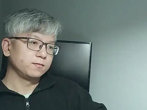 Snapshot of leoUSIR chatting on October 28, 3:33 pm leoUSIR online show from October 28, 3:33 pm