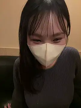 Snapshot of oji_oji123 chatting on March 10, 10:28 am oji oji123 online show from March 10, 10:28 am
