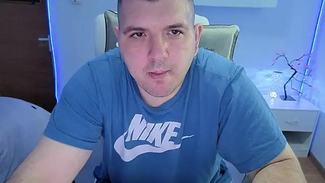 Snapshot of JasonJacks chatting on June 11, 5:15 am JasonJacks online show from June 11, 5:15 am
