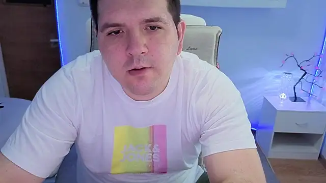 Snapshot of JasonJacks chatting on June 10, 5:52 am JasonJacks online show from June 10, 5:52 am