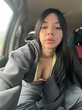 JulliaVegas online show from May 17, 2:55 am
