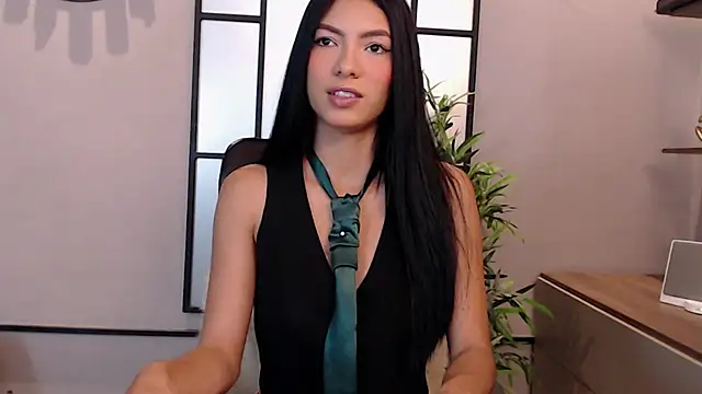 Snapshot of antonellaroux chatting on February 23, 4:28 am antonellaroux online show from February 23, 4:28 am