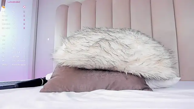 Snapshot of CharlotteDupontt chatting on November 18, 2:53 pm CharlotteDupontt online show from November 18, 2:53 pm