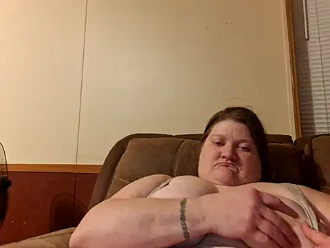 chrissybear84 online show from February 24, 5:41 am