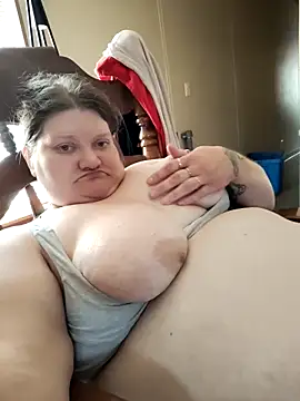 chrissybear84 online show from September 9, 10:19 pm