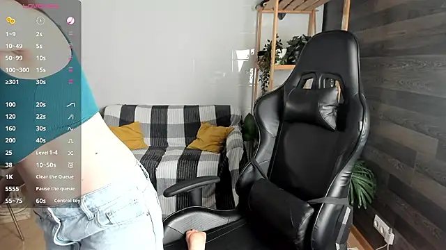 Snapshot of DarkErica chatting on February 24, 1:12 pm DarkErica online show from February 24, 1:12 pm