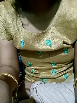 Snapshot of sunita-doll chatting on April 7, 2:13 am sunita-doll online show from April 7, 2:13 am