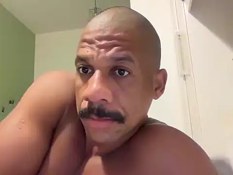 VHugoE online show from April 24, 6:04 am