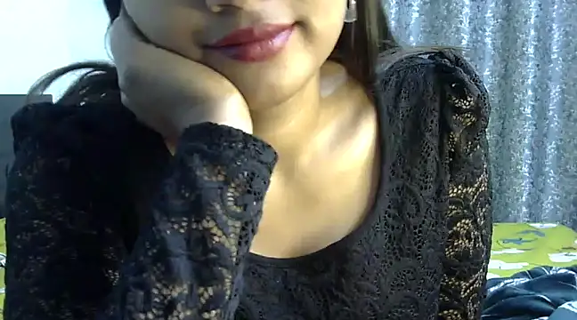 hot  surbhi online show from March 5, 5:39 pm