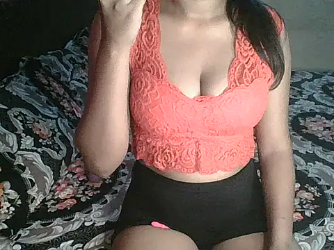 hot  surbhi online show from September 27, 3:40 pm