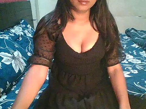 hot  surbhi online show from October 26, 2:39 pm