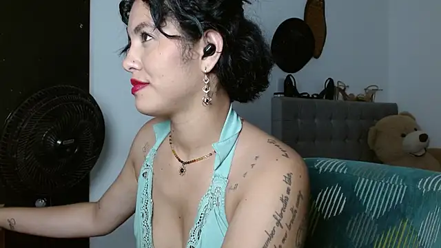 Sexy Lia  online show from April 15, 2:50 am