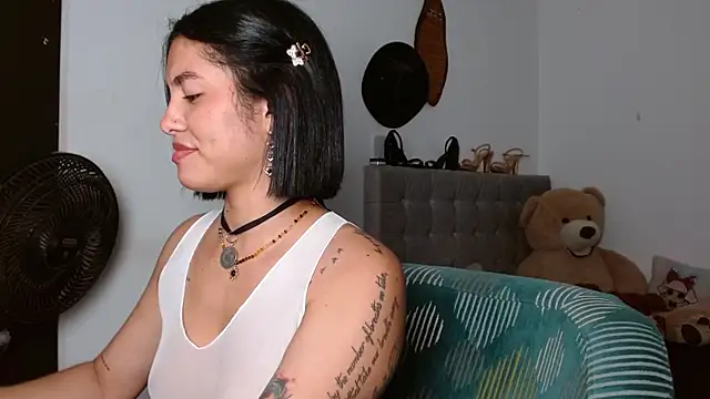 Sexy Lia  online show from April 6, 1:45 am