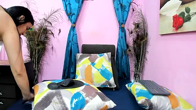 miss--flora online show from February 20, 8:33 pm