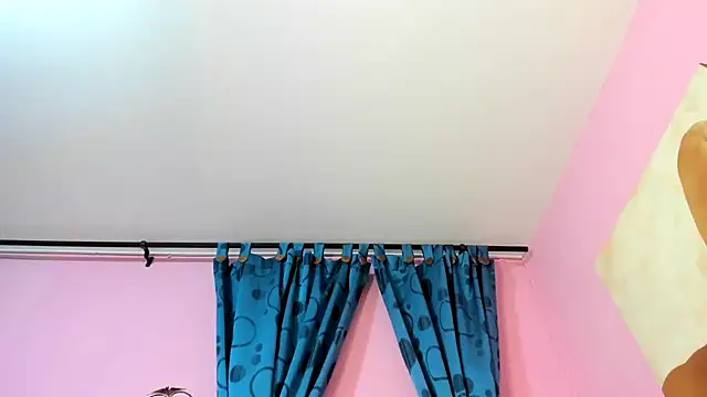 miss--flora online show from November 26, 2:06 pm