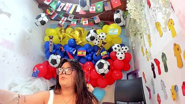 Snapshot of Danniela18_ chatting on July 21, 12:17 pm Danniela18 online show from July 21, 12:17 pm