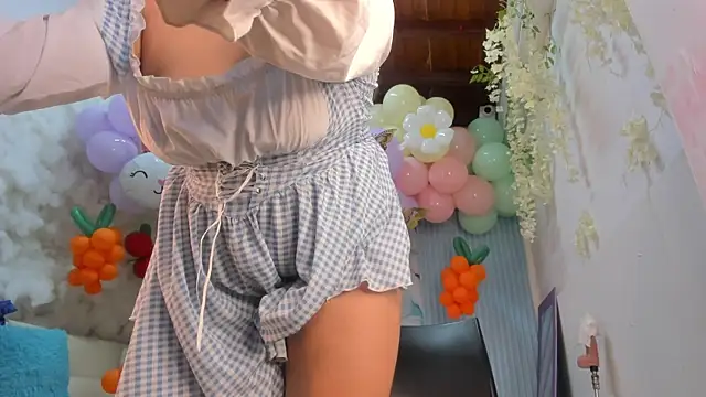 Danniela18  online show from March 31, 1:24 pm