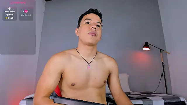 Snapshot of lucas_wellx chatting on October 30, 12:09 am lucas wellx online show from October 30, 12:09 am