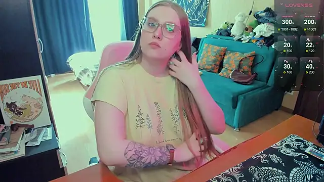 Alice Dreamgirl  online show from May 13, 1:40 pm