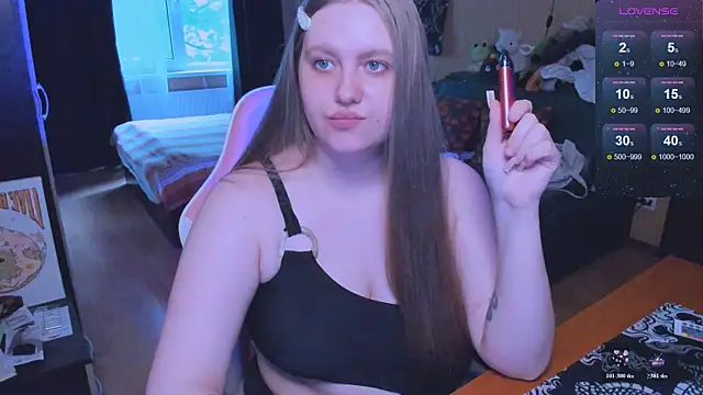 Snapshot of Alice_Dreamgirl_ chatting on June 18, 11:59 am Alice Dreamgirl online show from June 18, 11:59 am