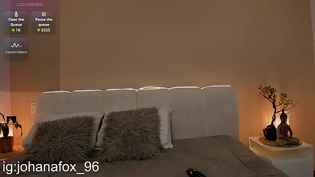 johanafox  online show from January 13, 11:19 pm