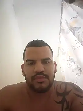 Snapshot of Latino2909 chatting on January 5, 5:20 am Latino2909 online show from January 5, 5:20 am