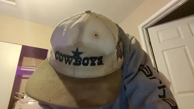 Huntzg23 online show from December 18, 12:42 pm