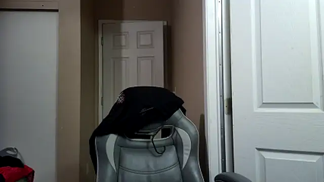 Huntzg23 online show from March 19, 4:45 am