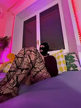 littlewitchxoxo online show from December 17, 4:32 pm